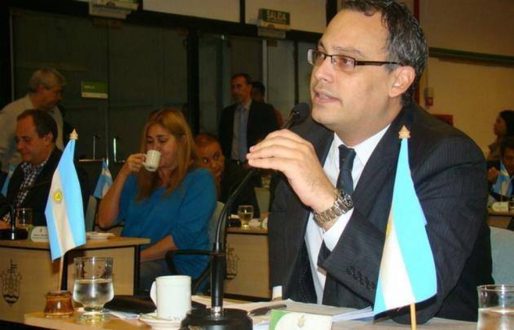 La UCR tilda de 