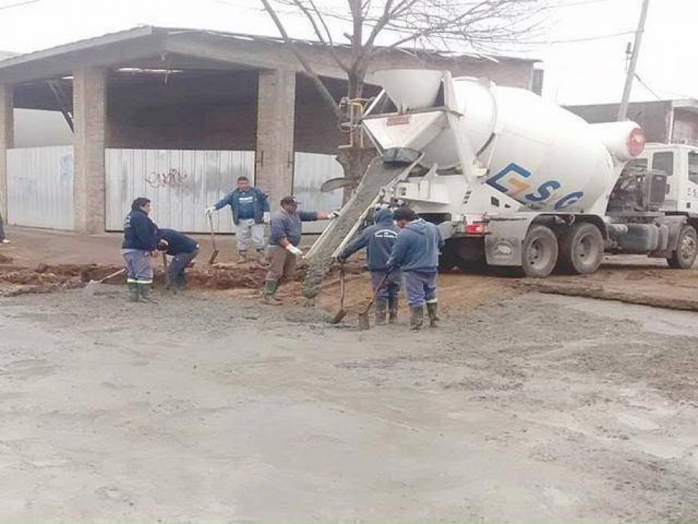 Contin�an las obras de asfalto