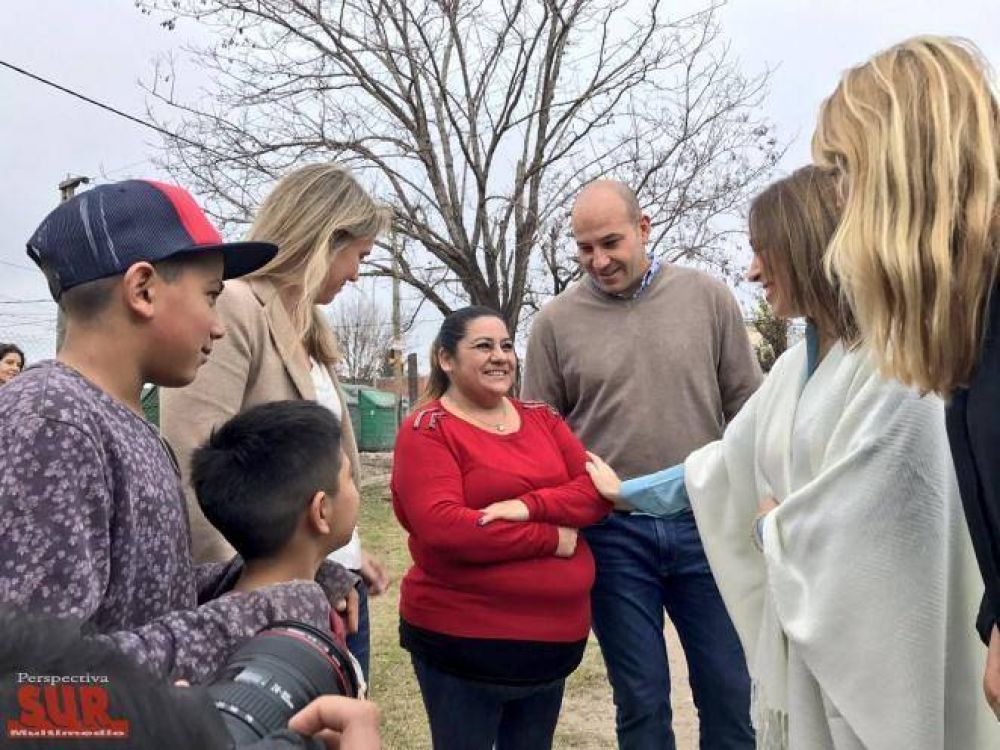 Vidal y Molina recorrieron el barrio Los �lamos de Quilmes