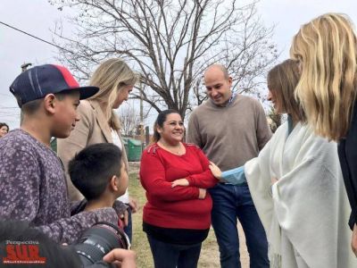 Vidal y Molina recorrieron el barrio Los �lamos de Quilmes