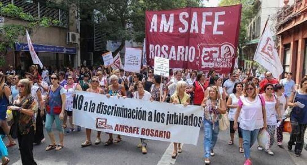 Docentes estatales se movilizan al Ministerio de Educaci�n