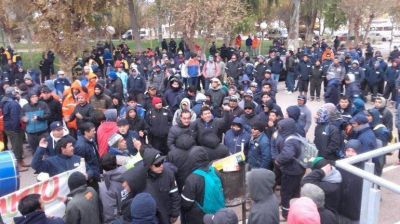 La Uocra corta la Ruta 7: le reclaman 800 puestos de trabajo a TecPetrol