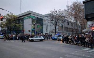 Evacuaron la Municipalidad de Vicente L�pez por una amenaza de bomba