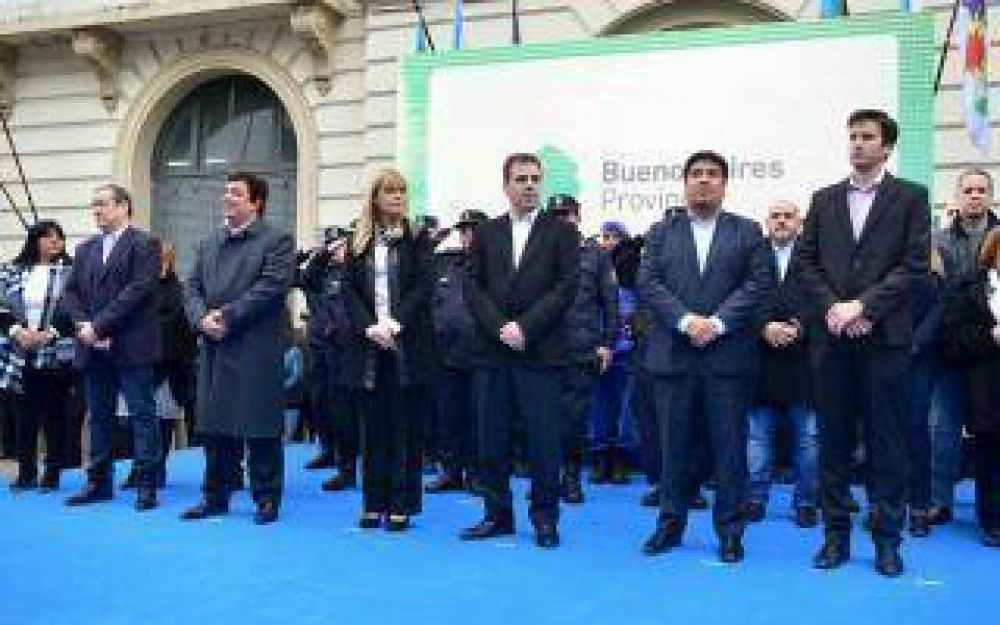 Ritondo entreg patrulleros en La Matanza y Magario dijo que quit los ploteos con su nombre