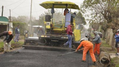 M�s de 150 cuadras de asfalto en Echeverr�a