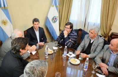 U�ac reuni� a sus ministros, colaboradores y la c�pula de Diputados: tema, la campa�a