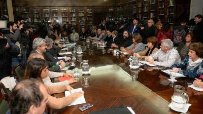 Inminente acuerdo entre docentes y gobierno