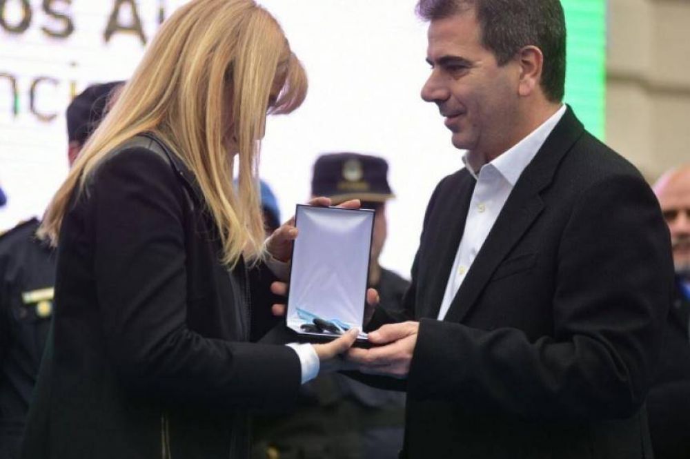 Ritondo entreg� patrulleros y Magario se comprometi� a sacar el ploteo de la discordia