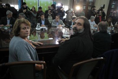 Aumento �de bolsillo� de 27,4% para los docentes: gremios consultan a las bases