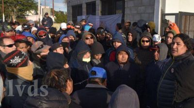 Masiva protesta de desocupados de la construcci�n en su propio gremio