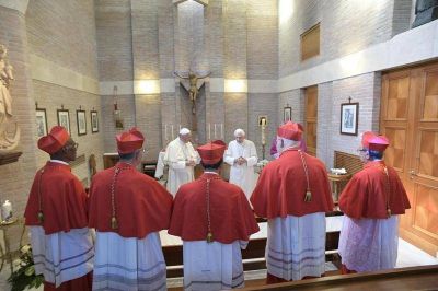 Francisco y los cinco nuevos cardenales visitaron a Benedicto XVI