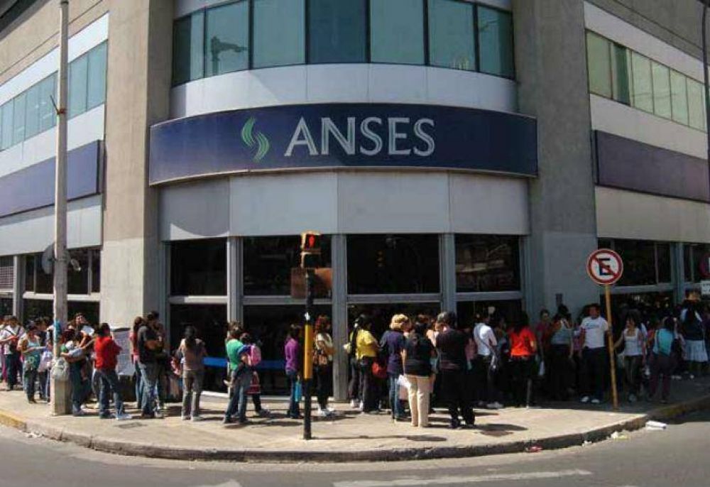 Trabajadores de ANSES llaman al paro nacional tras el suicidio del jubilado