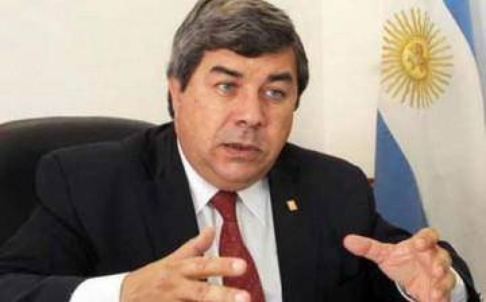 Carlos Fern�ndez dijo que el fortalecimiento de la UCR �no se hace llorando en los rincones�