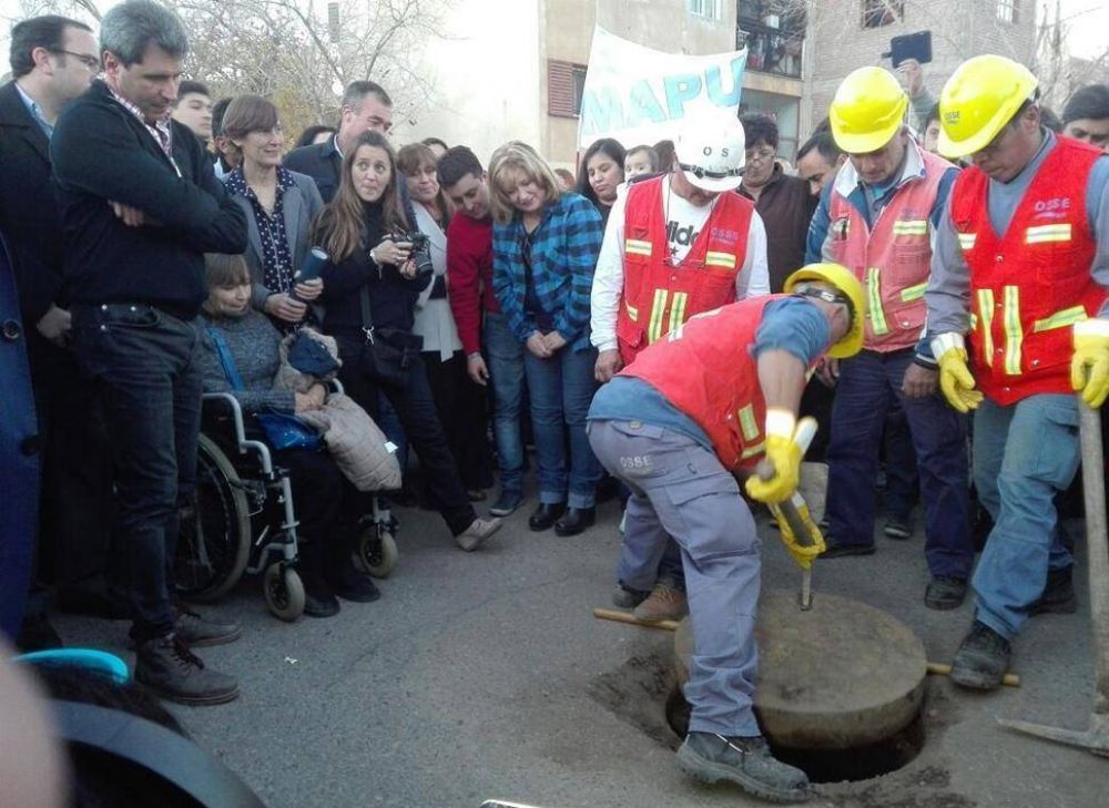 Tras d�cadas de reclamos, vecinos del barrio UDAP III ya disfrutan de las cloacas