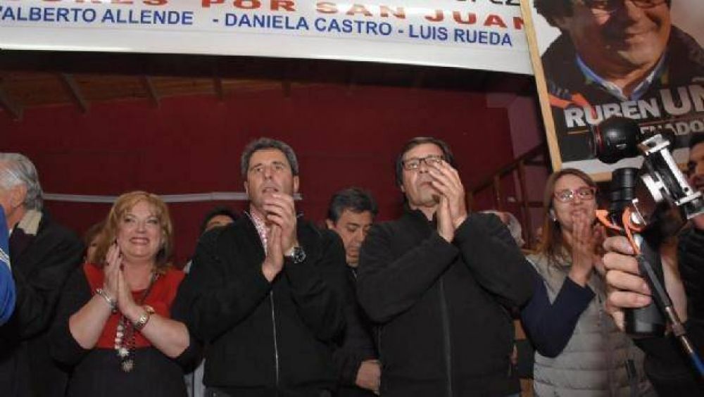 El Frente Todos proclam� oficialmente a sus candidatos en Albard�n