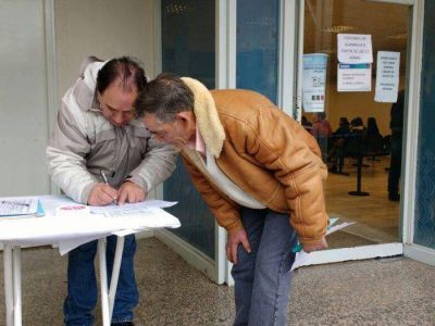 La CGT y el C�rculo M�dico se reunir�n por las firmas contra el cobro de plus