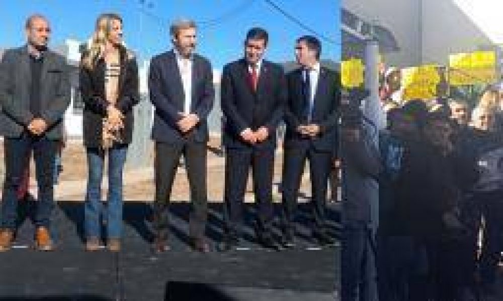 Frigerio entreg� viviendas y Casas lo defendi� tras un escrache