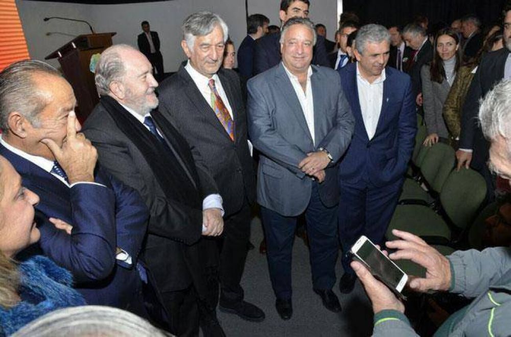 Lovera: �Dos gobernadores que se animan a ser desobedientes�