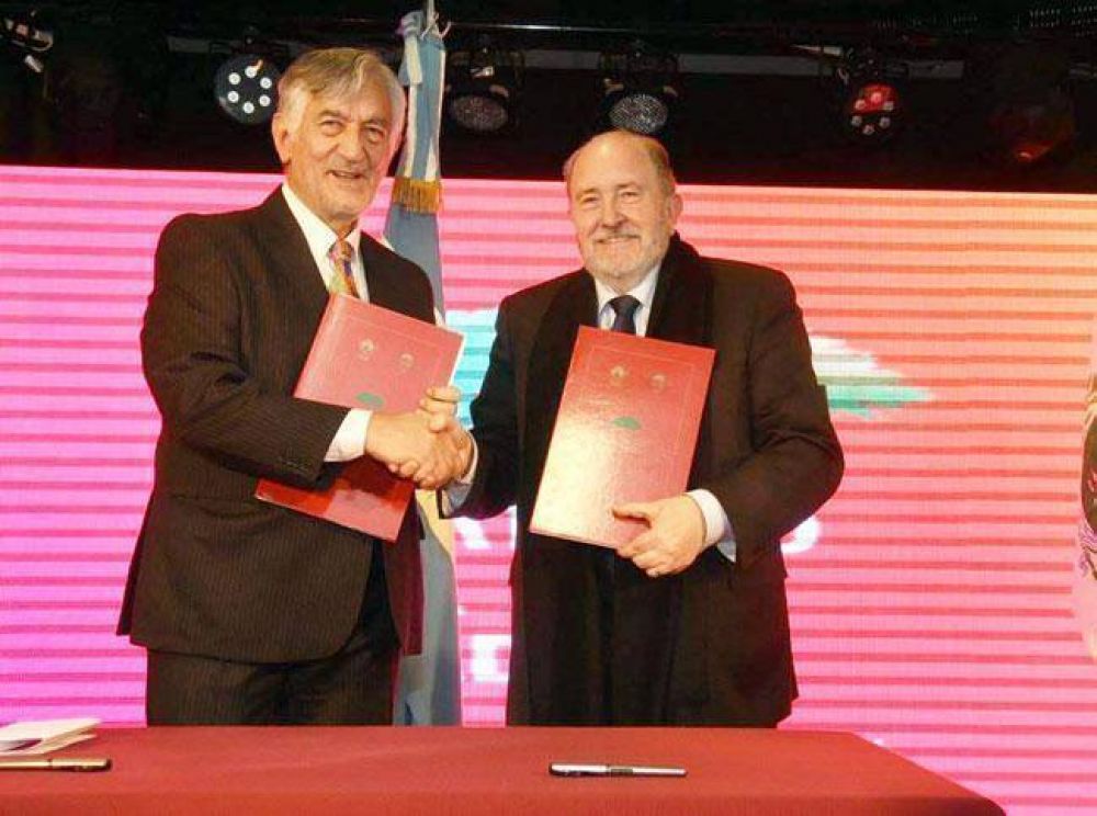 Firmaron �El Cald�n�: 