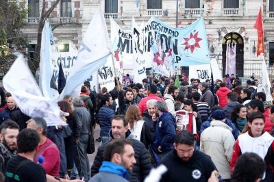 Los tres gremios de la UNLP pidieron el turno noche y el men� para cel�acos en el comedor