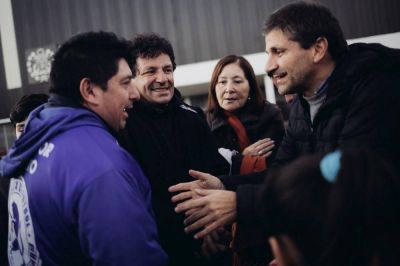 �Mientras Baragiola y Arroyo pelean, el Polideportivo del Barrio Centenario sigue cerrado�