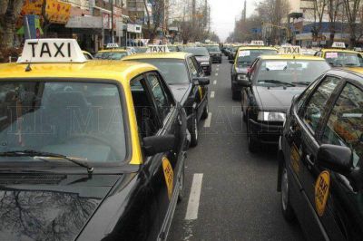 Para los taxistas, el invierno es �dur�simo�: �Los viajes cayeron un 30%�