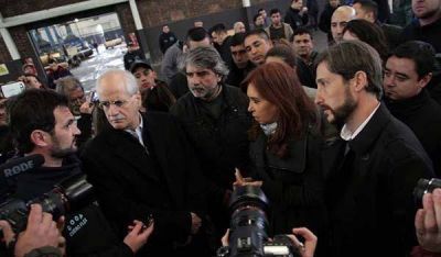 Cristina: contacto con vecinos y �polarizaci�n� con Macri