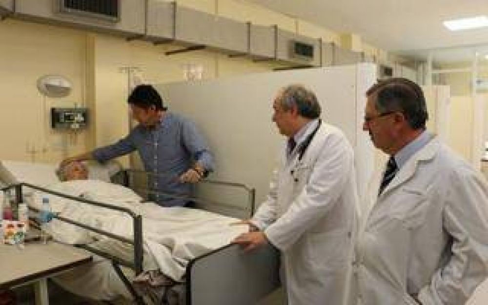 Posse recorri� la renovada sala de internaci�n del Hospital de Boulogne