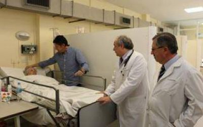 Posse recorri� la renovada sala de internaci�n del Hospital de Boulogne