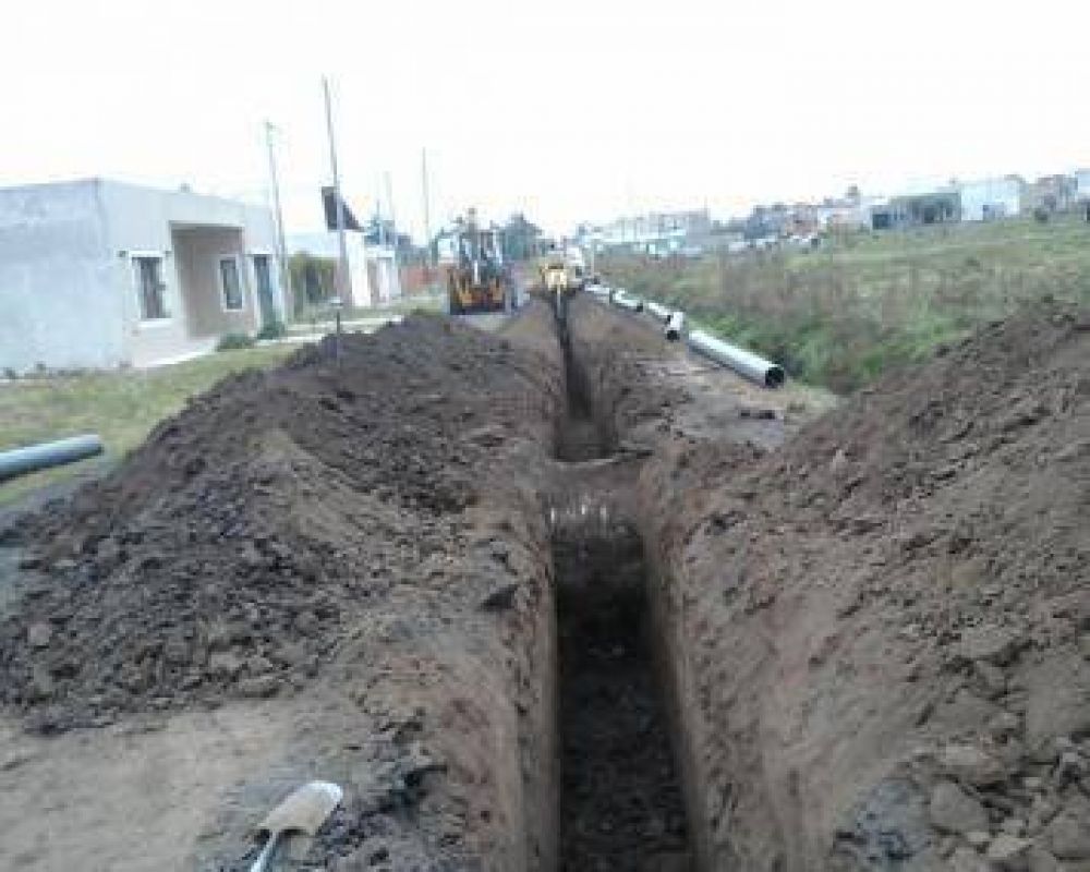 La instalaci�n de ca�os de agua potable llega al centro de la ciudad
