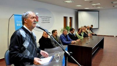 El Gobernador entreg� nuevos beneficios Vida Digna en R�o Cuarto