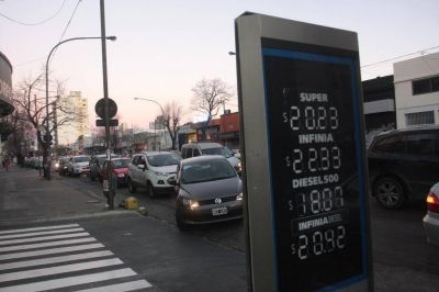Los platenses explotan de bronca con el fuerte aumento de las naftas