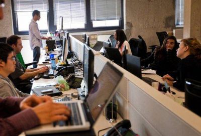 Para el INDEC, las mujeres ganan en promedio 27% menos que los hombres 