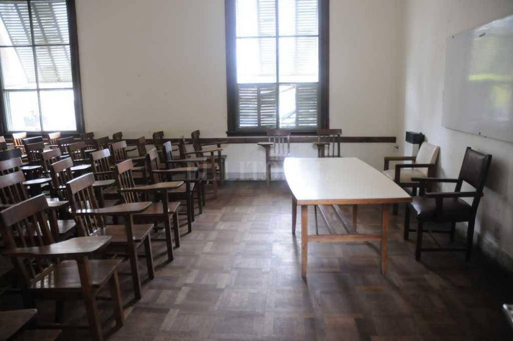 Comenz� el paro de universitarios y el gobierno convoc� a paritarias