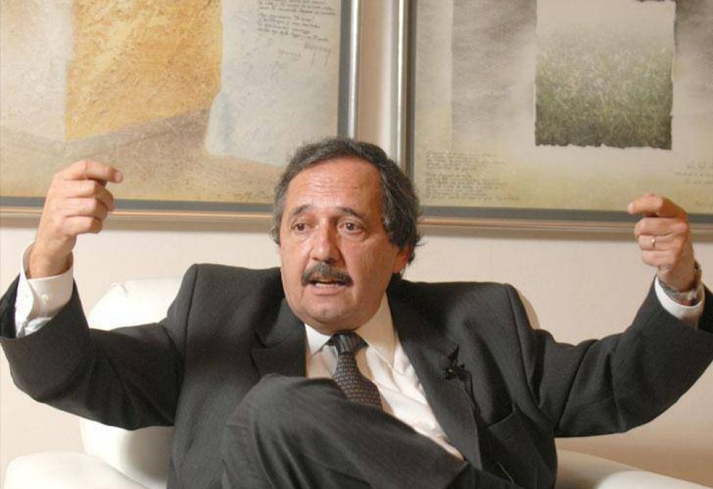 Ricardo Alfons�n advirti� que puede renunciar a la UCR si el comit� impide internas