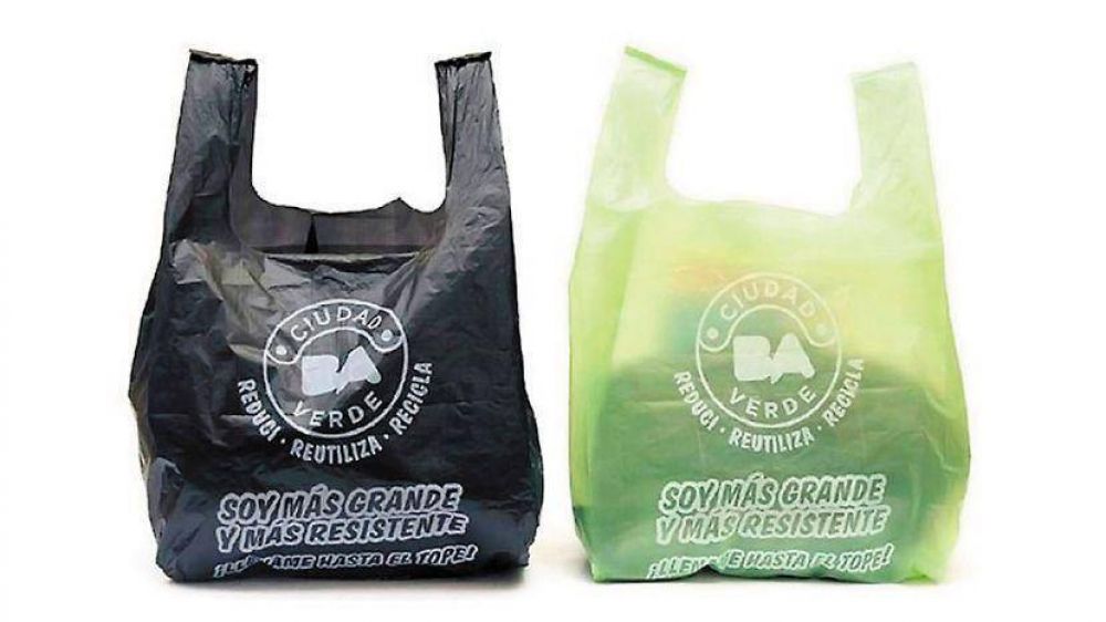 A 6 meses de la prohibicin de las bolsas en los sper, la industria plstica se queja