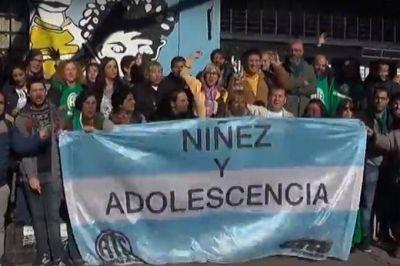 Gremios denuncian �persecuci�n sindical� por traslados y despidos en Ni�ez y Adolescencia