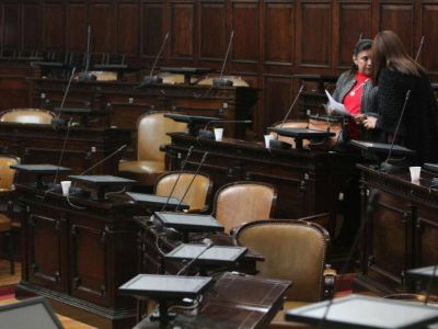 Inesperada rebeli�n de cuatro senadores contra Cornejo