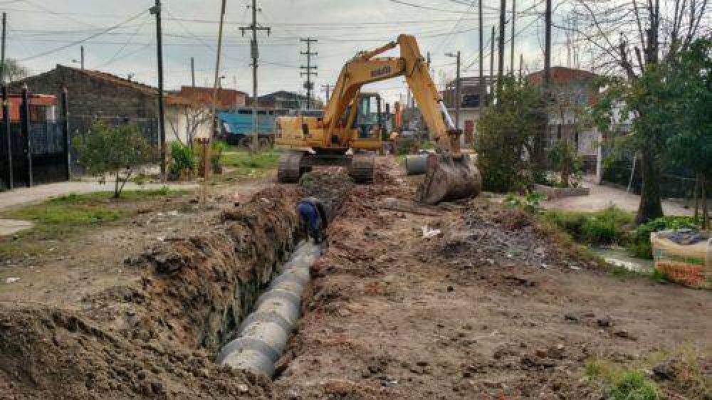 En Albertina, pavimentan y construyen nuevos desag�es