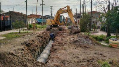 En Albertina, pavimentan y construyen nuevos desag�es