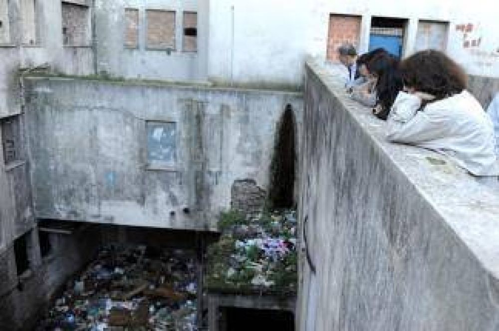 En un mes demoler�n el Elefante Blanco