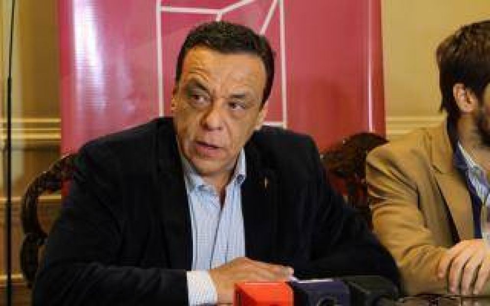 C�ffaro en contra de los despidos masivos y el cierre de f�bricas