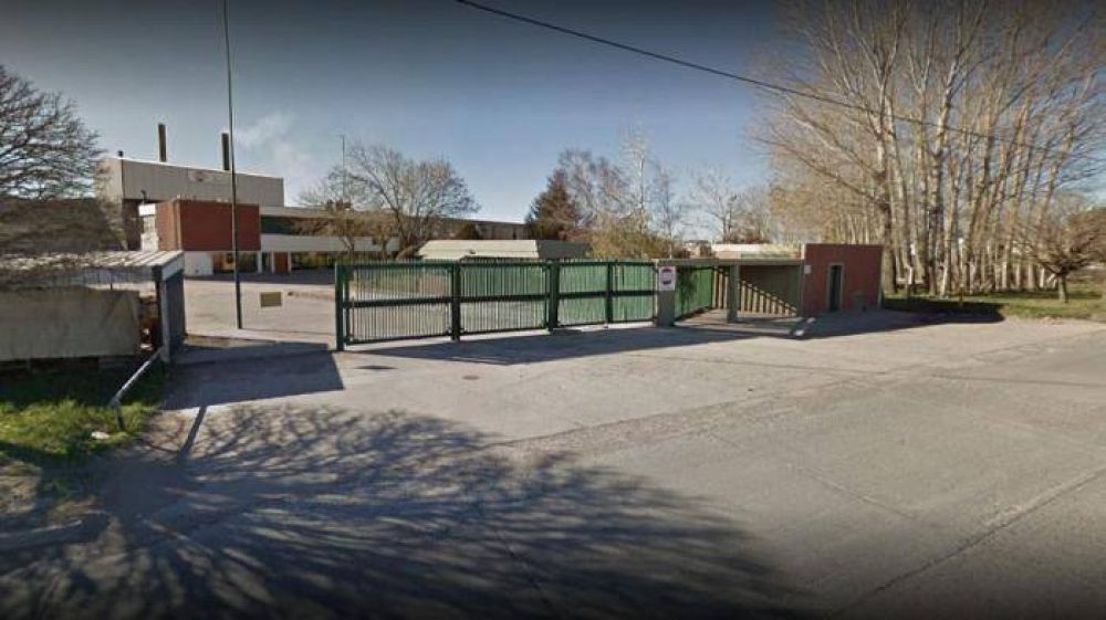 Trabajadores despedidos pasaron la noche en la maderera del Parque Industrial