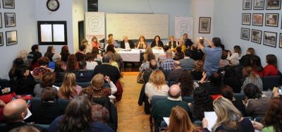 Con cr�ticas al Gobierno, los seis gremios docentes aceptaron el aumento de 27,4%