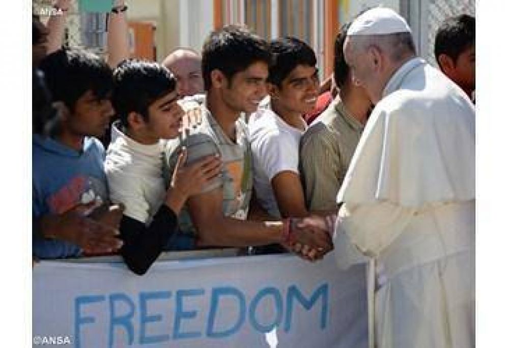 Papa Francisco a la agencia de noticias ANSA: Europa ayude a los migrantes