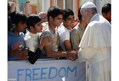Papa Francisco a la agencia de noticias ANSA: �Europa ayude a los migrantes�