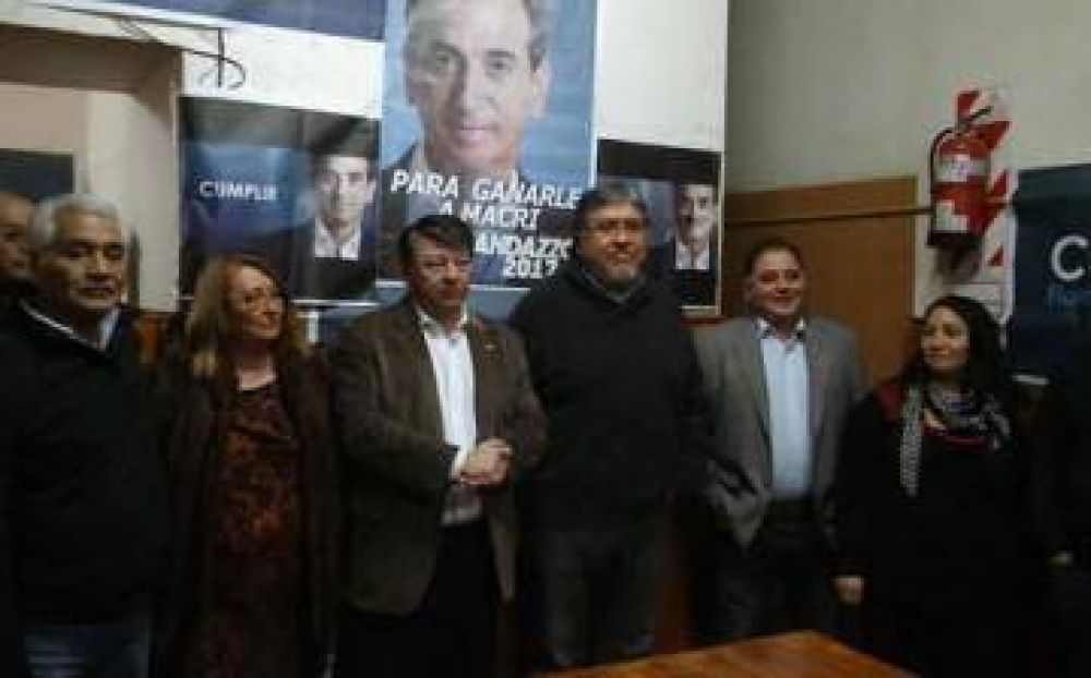 Con Chino Navarro y Doval, lanzaron la lista del randazzismo de Echeverra