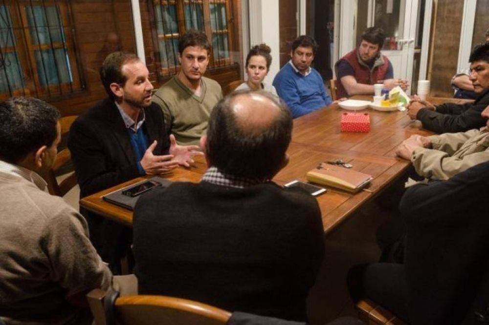 Lucio �Pino� Paz Posse recibi� el apoyo de los representantes del Centro de Obrajeros del Norte de Or�n