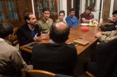 Lucio �Pino� Paz Posse recibi� el apoyo de los representantes del Centro de Obrajeros del Norte de Or�n