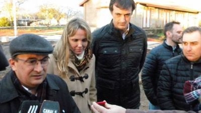 Esteban Bullrich, Gladys Gonz�lez y Jos� Luis Salom�n visitaron las obras en Saladillo Norte